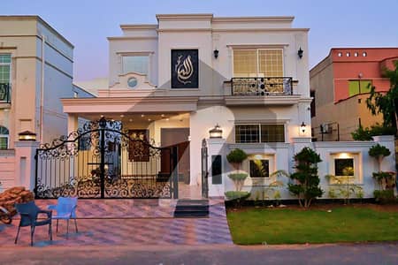 ڈی ایچ اے فیز 8 ڈیفنس (ڈی ایچ اے),لاہور میں 5 کمروں کا 17 مرلہ مکان 7.4 کروڑ میں برائے فروخت۔
