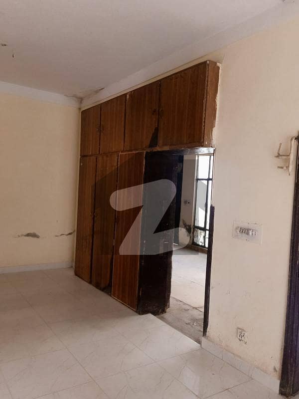 Allama Iqbal Town Satluj Block 10 Marla Lower Portion For Rent