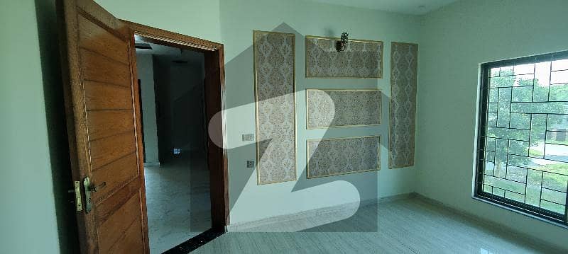 نشیمنِ اقبال فیز 2 نشیمنِ اقبال,لاہور میں 5 کمروں کا 9 مرلہ مکان 2.75 کروڑ میں برائے فروخت۔