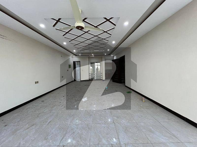 4.5 MARLA COMMERCIAL OFFICE FOR RENT 4.5 MARLA COMMERCIAL OFFICE FOR RENT