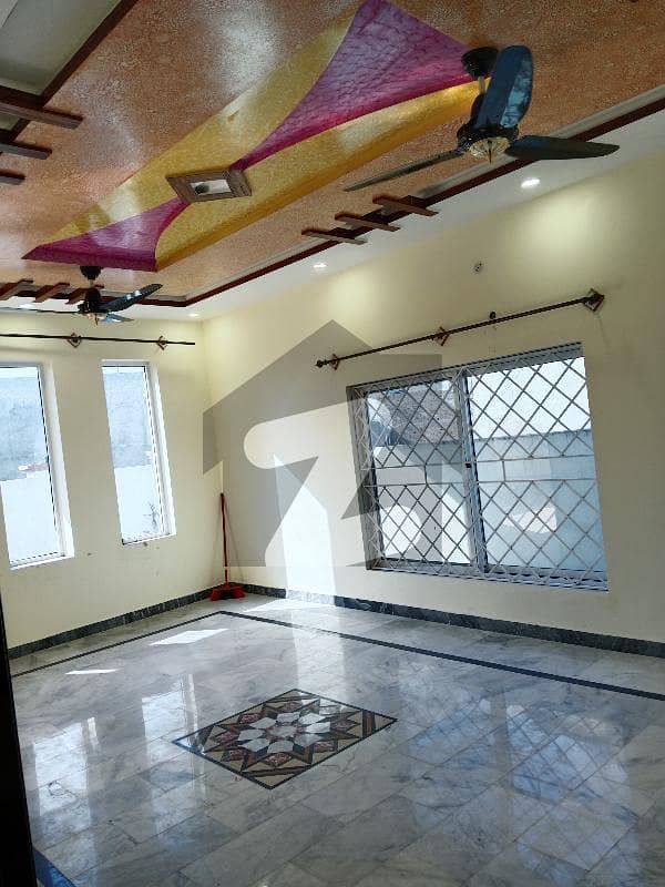 بنی گالہ اسلام آباد میں 2 کمروں کا 14 مرلہ مکان 80.0 ہزار میں کرایہ پر دستیاب ہے۔