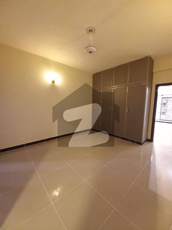 3 Bed Lounge 2700 Sq Ft Apartment For Rent Available