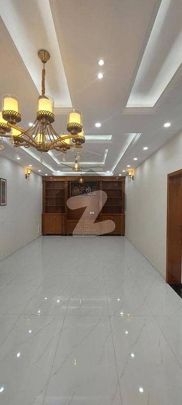 ایف ۔ 8 اسلام آباد میں 5 کمروں کا 1 کنال مکان 20.0 کروڑ میں برائے فروخت۔