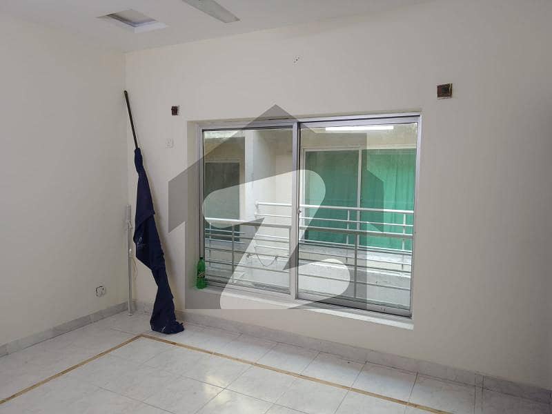 مارگلہ ویو ہاؤسنگ سوسائٹی ڈی ۔ 17,اسلام آباد میں 4 کمروں کا 3 مرلہ مکان 90.0 لاکھ میں برائے فروخت۔