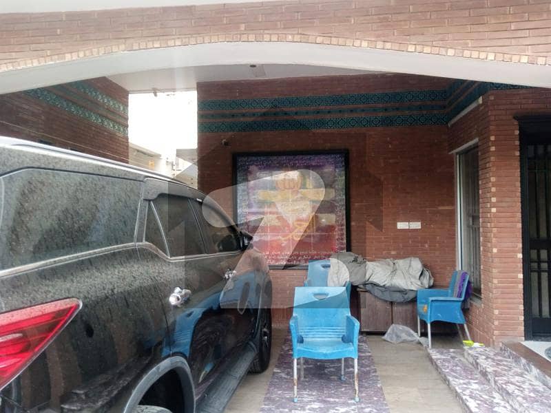 سکھ چین گارڈنز لاہور میں 4 کمروں کا 10 مرلہ مکان 2.25 لاکھ میں کرایہ پر دستیاب ہے۔
