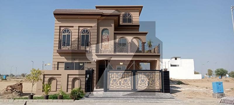 10 Marla Luxury House For Sale 10 Marla Luxury House For Sale