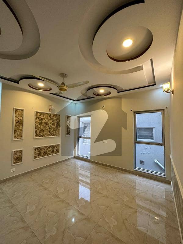 10 Marla Well Mantained Beautiful House For Sale In Bahria Town Lahore