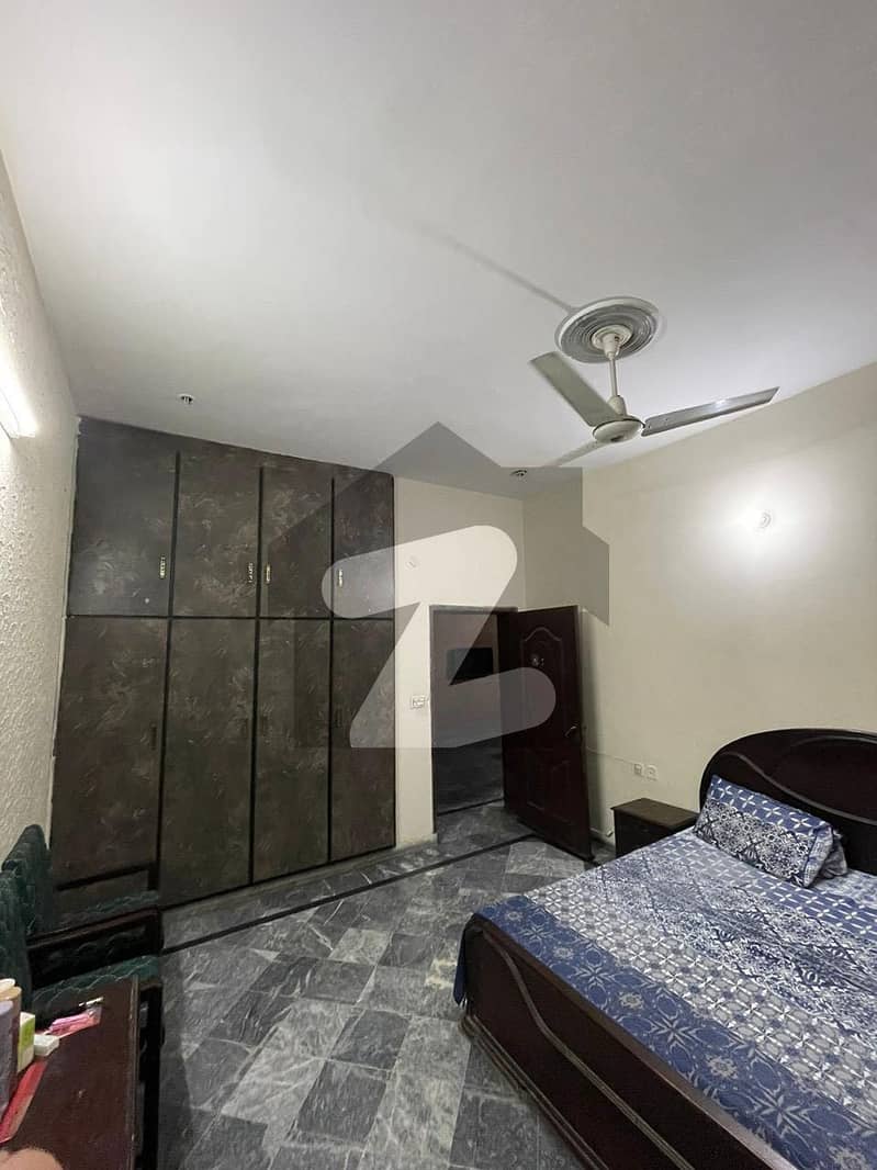 سبزہ زار سکیم ۔ بلاک جی سبزہ زار سکیم,لاہور میں 6 کمروں کا 12 مرلہ بالائی پورشن 1.2 لاکھ میں کرایہ پر دستیاب ہے۔