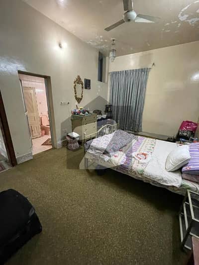 کینٹ سیالکوٹ میں 5 کمروں کا 9 مرلہ مکان 9.0 کروڑ میں برائے فروخت۔