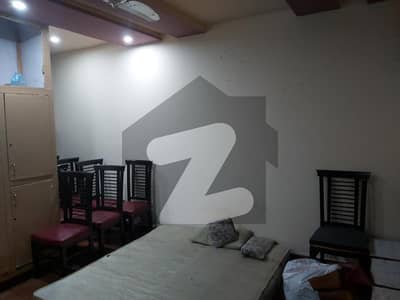 کینٹ لاہور میں 3 کمروں کا 10 مرلہ مکان 1.5 لاکھ میں کرایہ پر دستیاب ہے۔