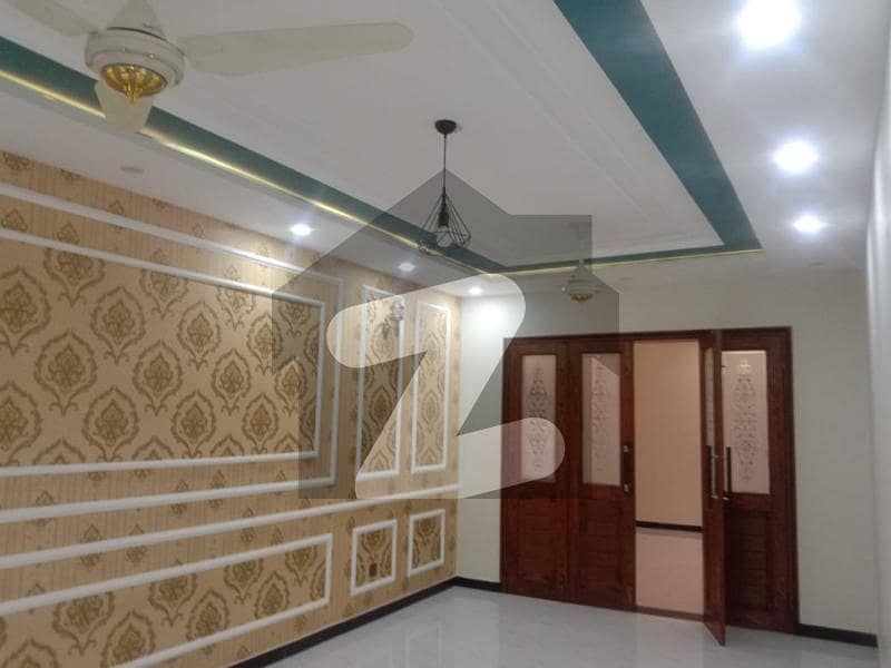 پی جی ای سی ایچ ایس فیز 2 پنجاب گورنمنٹ ایمپلائیز سوسائٹی,لاہور میں 6 کمروں کا 11 مرلہ مکان 4.0 کروڑ میں برائے فروخت۔