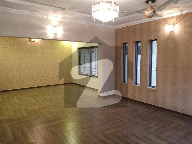 10 MARLA BEAUTIFUL NEW GROUND PORTION AVAILABLE FOR RENT Bahria Town