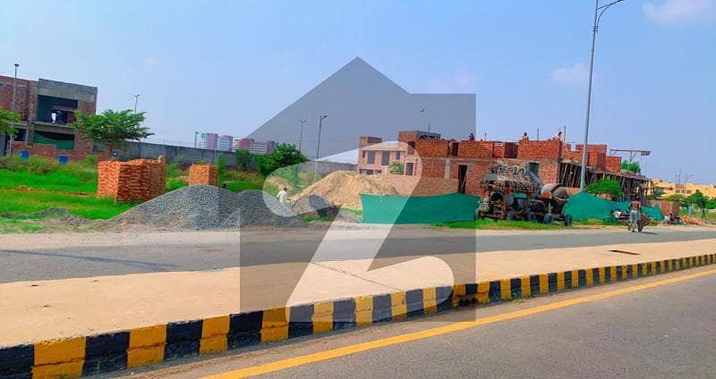ڈی ایچ اے فیز 7 - بلاک وائے فیز 7,ڈیفنس (ڈی ایچ اے),لاہور میں 1 کنال رہائشی پلاٹ 3.08 کروڑ میں برائے فروخت۔