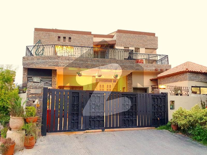 10 Marla Triple Storey House Available For Rent With Water Bore