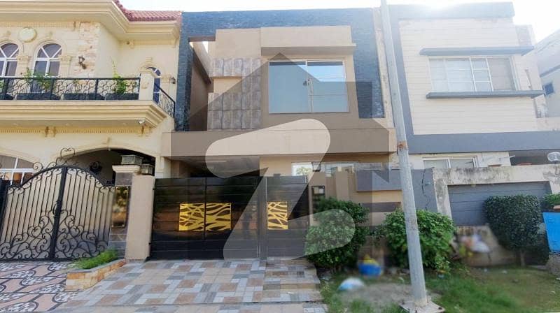 Prime Location Paragon City - Mounds Block House For Sale Sized 5 Marla
