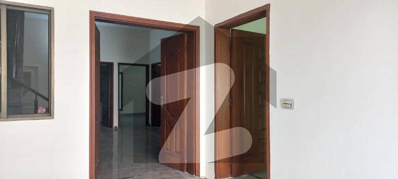 رزاق ولاز ہاؤسنگ سکیم ساہیوال میں 4 کمروں کا 5 مرلہ مکان 1.4 کروڑ میں برائے فروخت۔