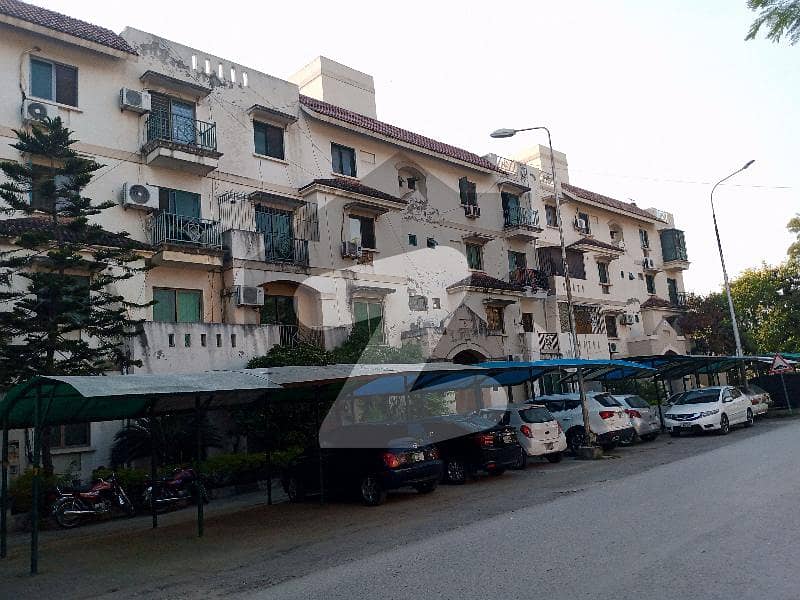 G,7/ PHA FLAT FOR RANT 3 BED ATTACHED BATH DD BEST LOCATION NAYER TO PARK MUQESE MARKET