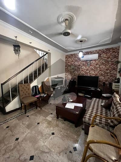ڈیفینس آفیسر کالونی پشاور میں 3 کمروں کا 12 مرلہ مکان 6.5 کروڑ میں برائے فروخت۔