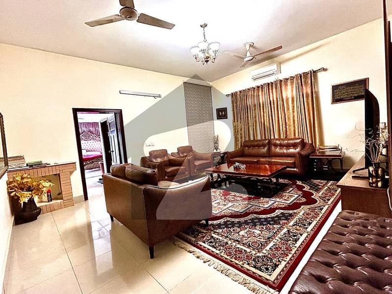 ایف ۔ 11 اسلام آباد میں 5 کمروں کا 2 مرلہ مکان 1.6 کروڑ میں برائے فروخت۔