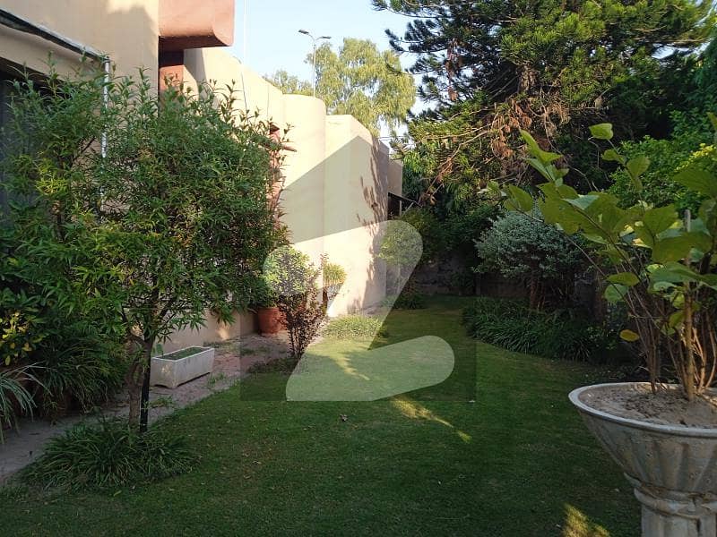 لاہور کینٹ کوآپریٹو ہاؤسنگ لاہور میں 3 کمروں کا 1 کنال مکان 15.5 کروڑ میں برائے فروخت۔