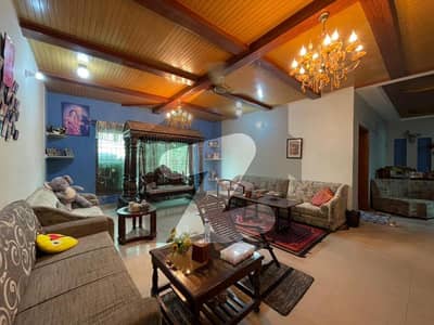 بحریہ ٹاؤن سیکٹر B بحریہ ٹاؤن,لاہور میں 6 کمروں کا 1 کنال مکان 5.25 کروڑ میں برائے فروخت۔