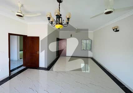 فالکن کمپلیکس نیوملیر ملیر,کراچی میں 4 کمروں کا 14 مرلہ مکان 8.2 کروڑ میں برائے فروخت۔