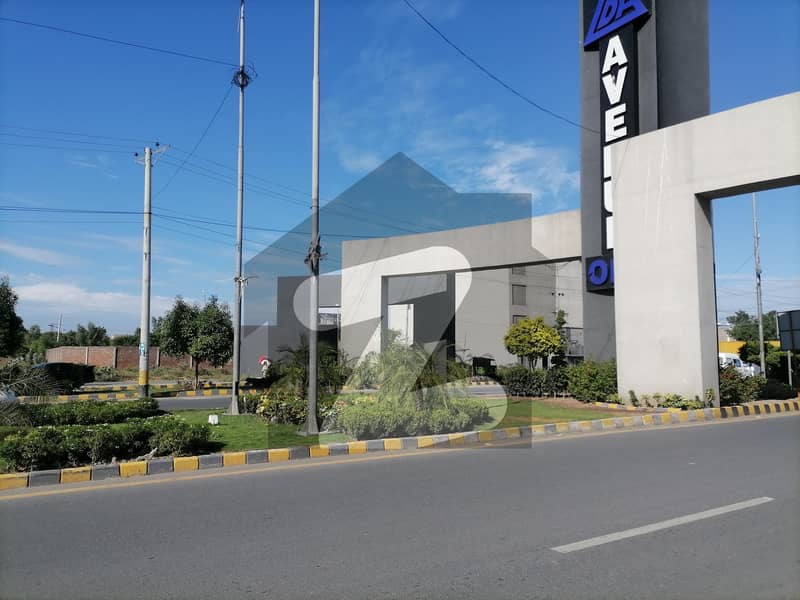 1 KANAL SEMI COMMERCIAL PLOT AVAILABLE FOR SALE 150FT ROAD IN LDA AVENUE BLOCK A