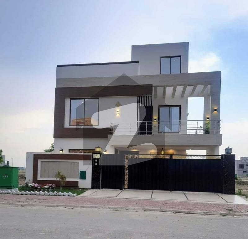 10 Marla Beautiful House For Sale In Tauheed Block Bahria Town Lahore