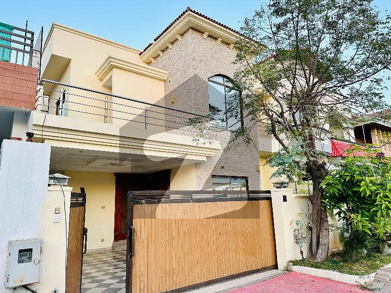 Centrally Located On Excellent Location House In Bahria Town Phase 4 Is