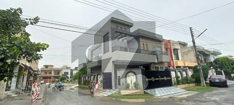 10 MARLA HOT LOCATION BRAND NEW HOUSE AVAILABLE FOR SALE IN WAPDA TOWN PHASE1
