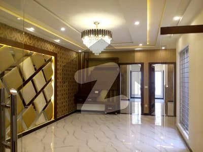 جوہر ٹاؤن فیز 1 جوہر ٹاؤن,لاہور میں 5 کمروں کا 10 مرلہ مکان 5.25 کروڑ میں برائے فروخت۔