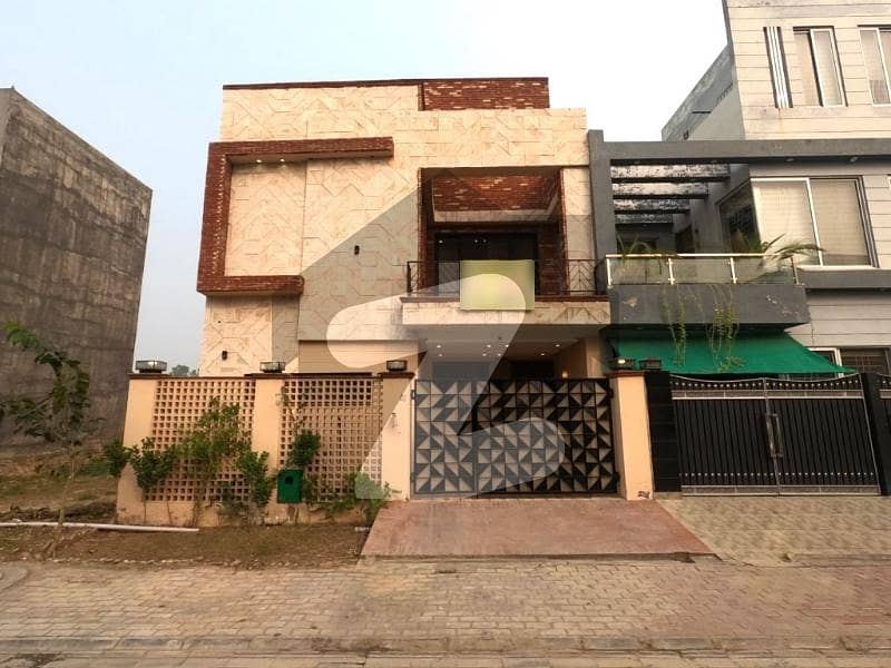 Prominently Located Prime Location House Available In Bahria Town Jinnah Block For Sale