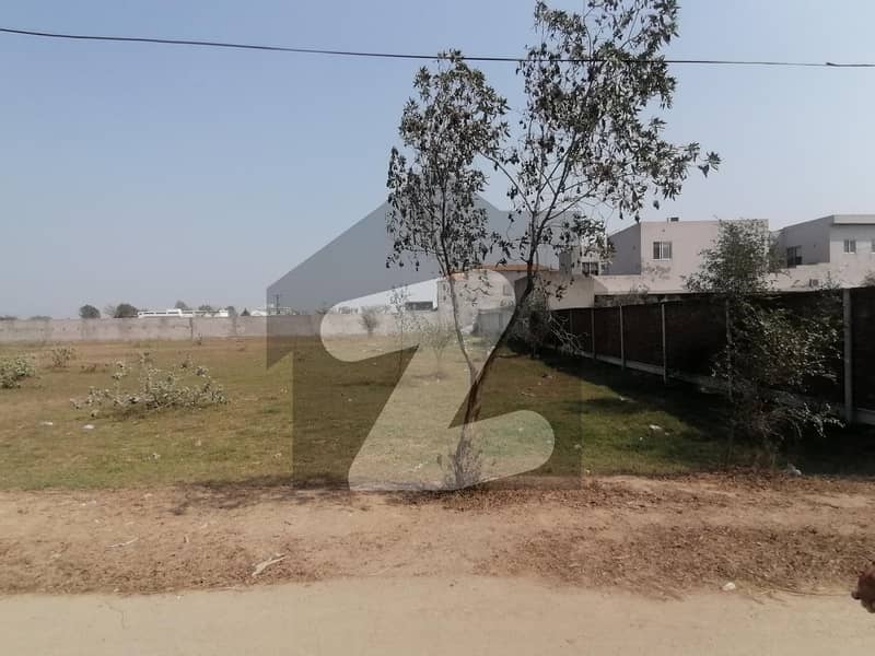 Investors Should sale This Commercial Plot Located Ideally In Cantt