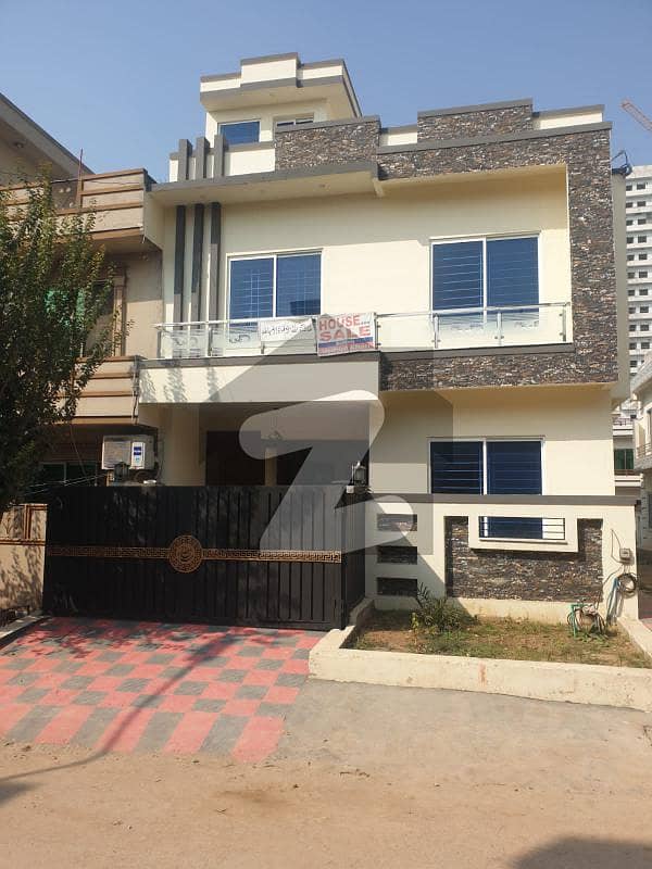 4 Marla Corner House G13/1 Islamabad Brand new Good Location Size 25x40 For Sale