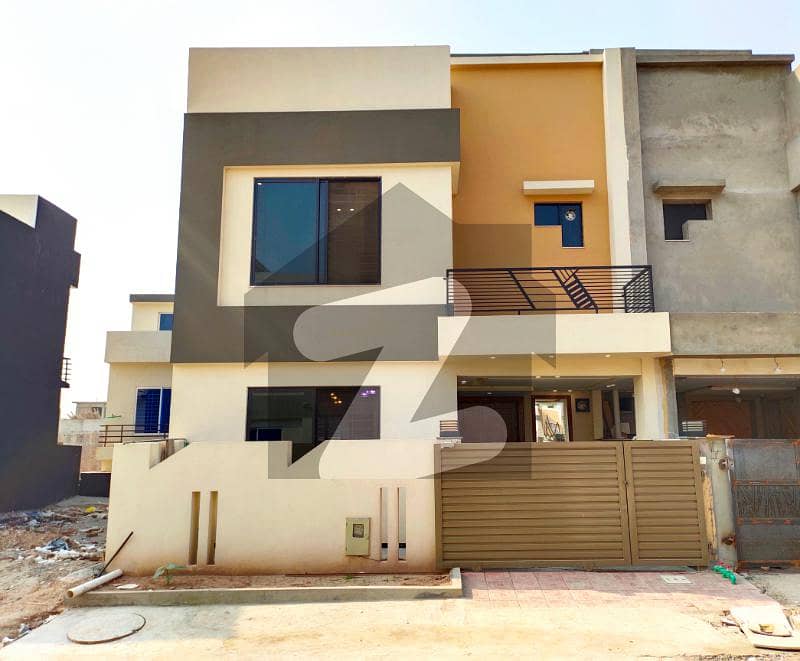 5 Marla Modern House In Bahria Town For Sale At Top Location
