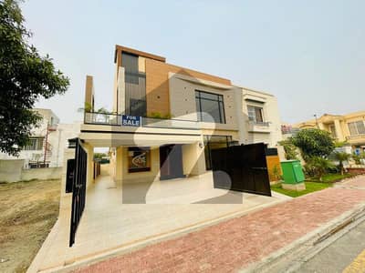 10 MARLA DESIGNER HOUSE FOR SALE IN JASMINE BLOCK SECTOR C BAHRIA TOWN LAHORE