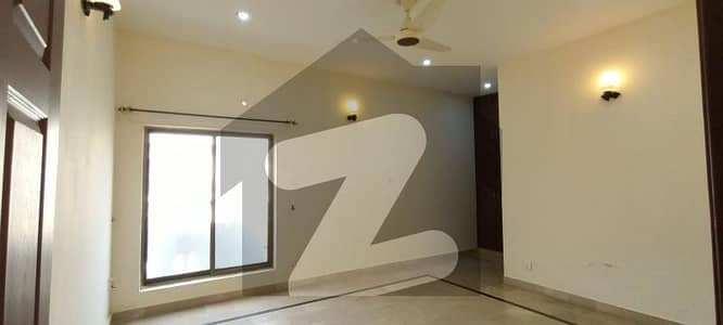 1 kanal uper portion for rent in doctor town