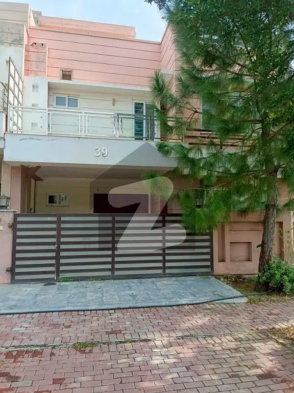 Bahria Enclave Sector B 8 Marla Corner House Excellent Construction Quality Back Open Sun Facing House Available For Rent
