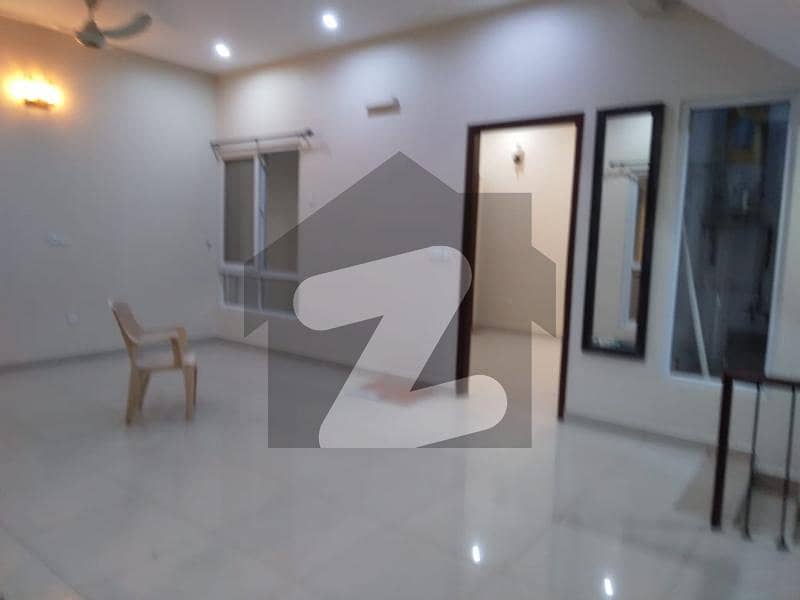 ڈی ایچ اے فیز 7 ایکسٹینشن ڈی ایچ اے ڈیفینس,کراچی میں 4 کمروں کا 5 مرلہ مکان 1.25 لاکھ میں کرایہ پر دستیاب ہے۔
