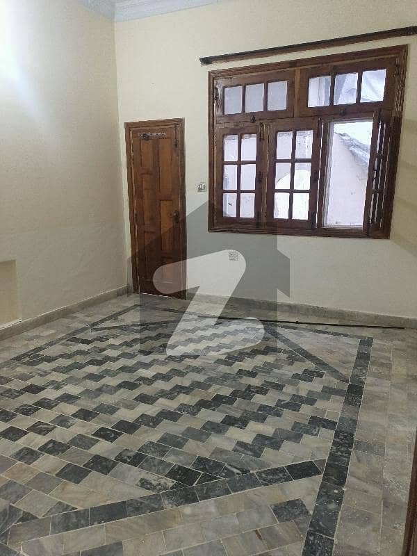 1 Bed Room Available For Female In Hayatabad Phase 1 Sector D3 Good Condition Good Location.