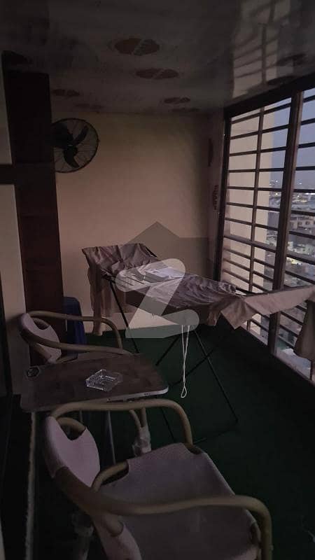 طارق روڈ کراچی میں 4 کمروں کا 12 مرلہ فلیٹ 6.5 کروڑ میں برائے فروخت۔