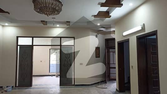 مصطفیٰ ٹاؤن لاہور میں 4 کمروں کا 10 مرلہ مکان 1.3 لاکھ میں کرایہ پر دستیاب ہے۔