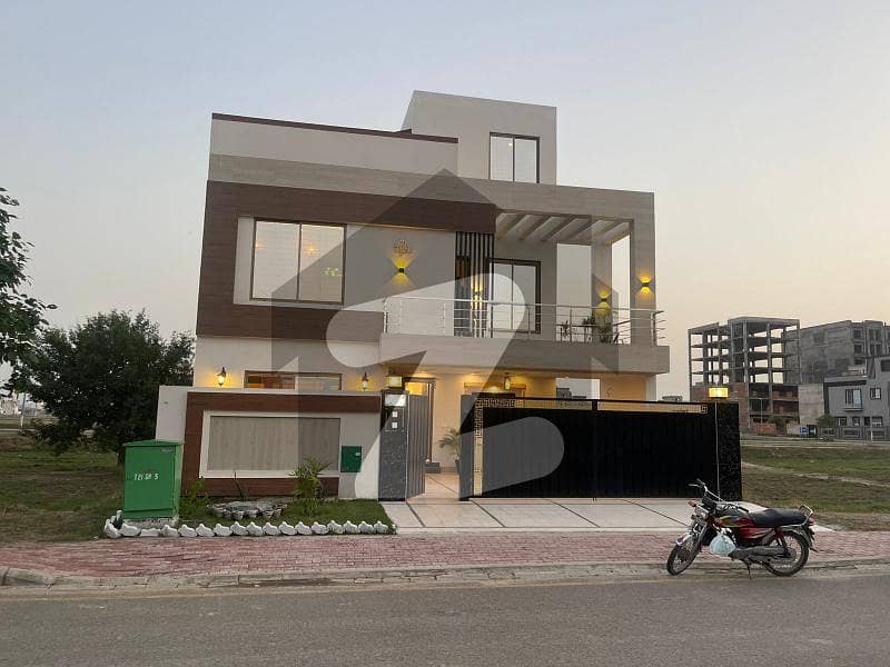 10 Marla Luxury House For Sale In Tauheed Block Bahria Town Lahore
