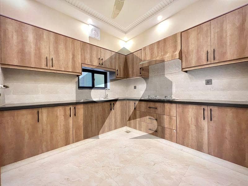 10 MARLA BRAND NEW MODREN HOUSE BEAUTIFUL LOCATION FOR RENT IN VALENCIA