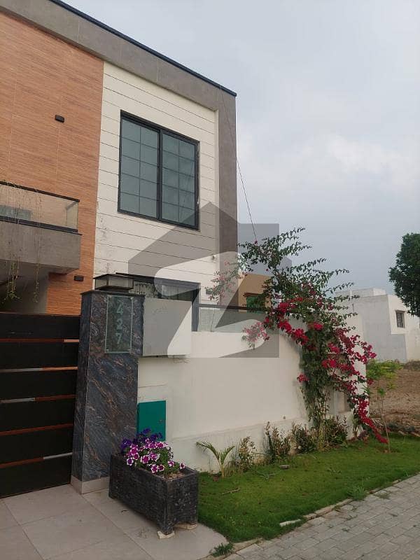 10 Marla Upper Portion For Rent Available Facing Park