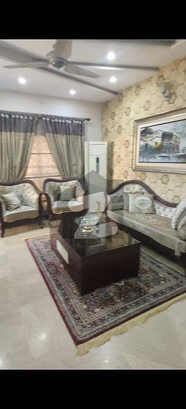 ازمیر ٹاؤن ۔ بلاک جے ازمیر ٹاؤن,لاہور میں 4 کمروں کا 10 مرلہ مکان 3.5 کروڑ میں برائے فروخت۔