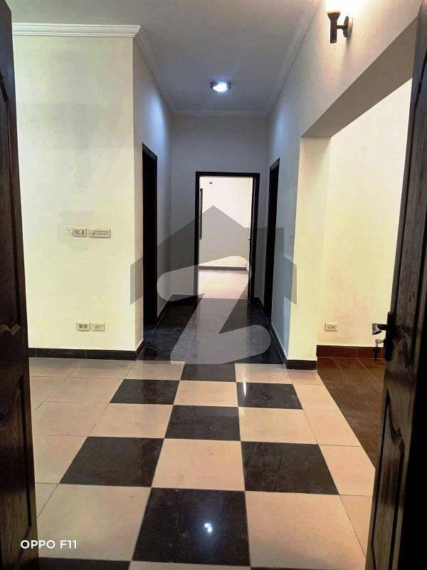 عسکری 11 ۔ سیکٹر بی عسکری 11,عسکری,لاہور میں 4 کمروں کا 10 مرلہ مکان 1.2 لاکھ میں کرایہ پر دستیاب ہے۔