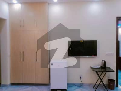 1 KANAL LOWER PORTION FULLY FURNISHED FOR RENT IN DHA PHASE 8 LAHORE