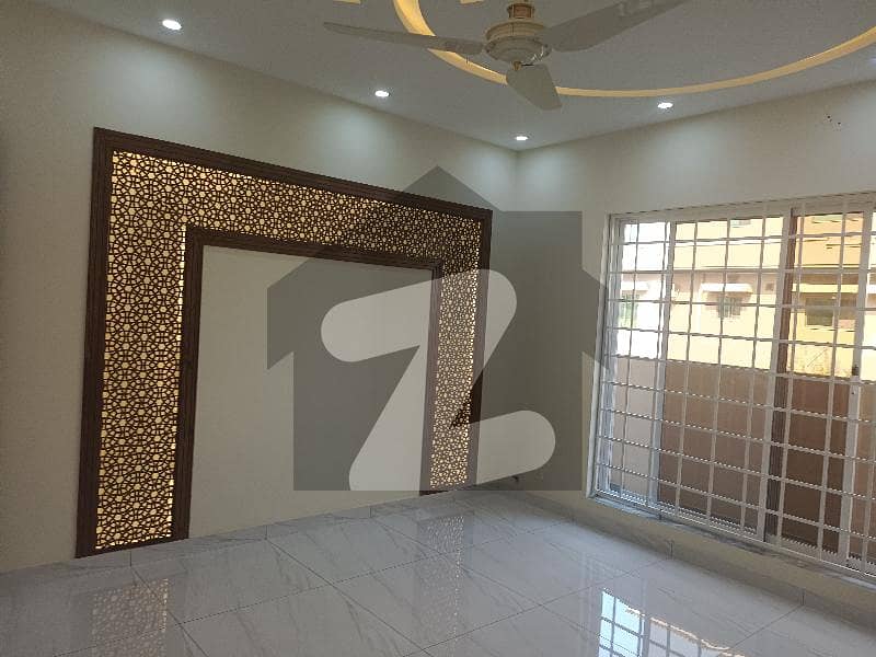 بحریہ ٹاؤن فیز 3 بحریہ ٹاؤن راولپنڈی,راولپنڈی میں 5 کمروں کا 1 کنال مکان 11.75 کروڑ میں برائے فروخت۔