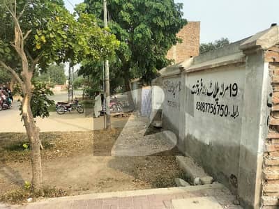 Model Town A Commercial Plot Sized 10 Kanal